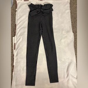 SHEIN Black and White Cropped Ankle Pants with Checkered Design